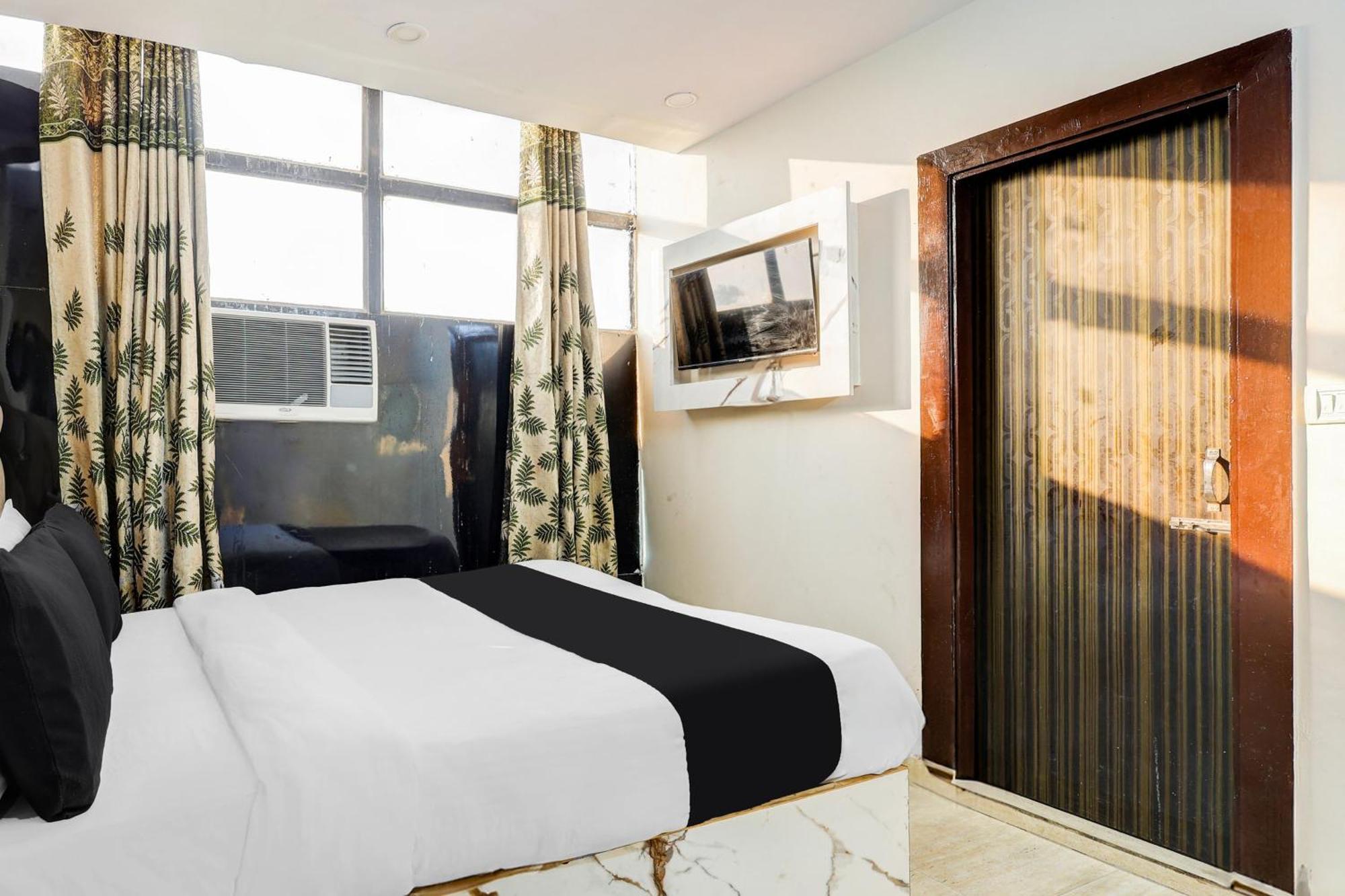 Hotel O Clock Tower 3*